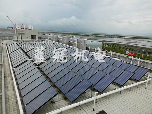 蓝冠机电为三一重工工厂员工宿舍安装的太阳能热水工程